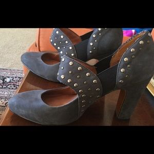 No. 704 b. High Heel Shoes